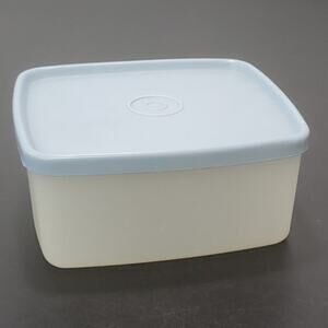 Tupperware 311 Freezer Square Round Container 16 oz w/Light Blue Lid